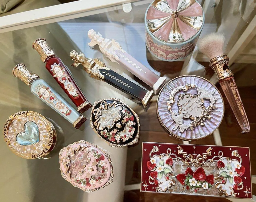 Bao bì makeup mang gam màu tươi sáng, rực rỡ