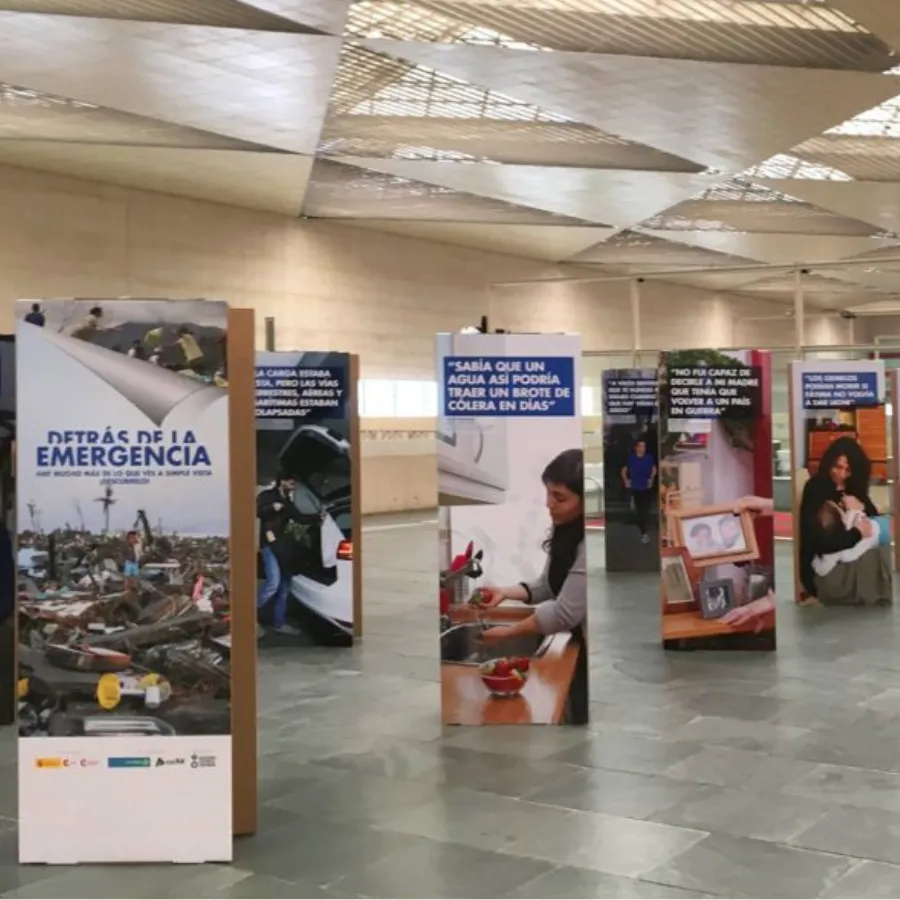 Standee từ carton thân thiện môi trường