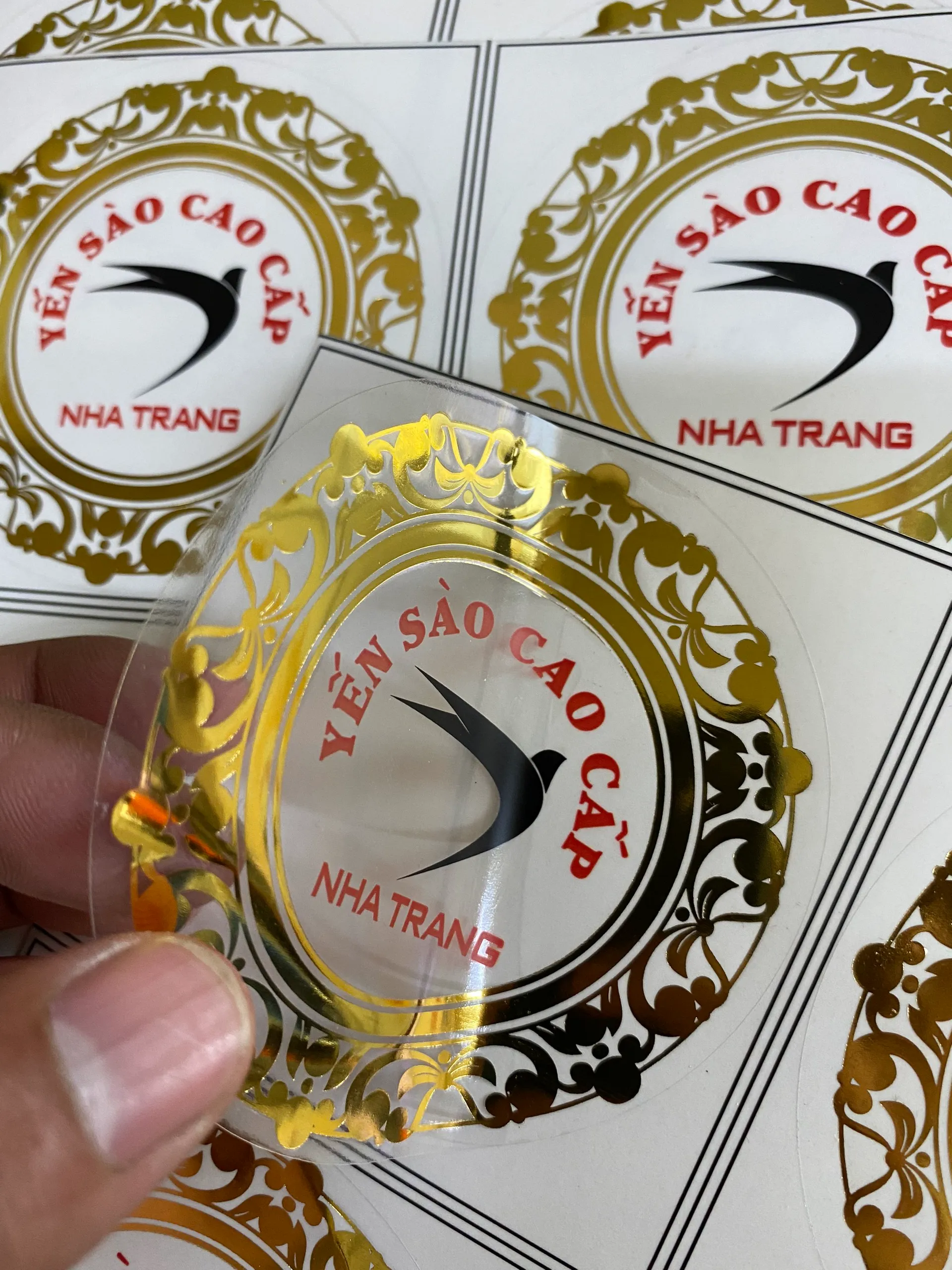 Tem nhựa trong suốt